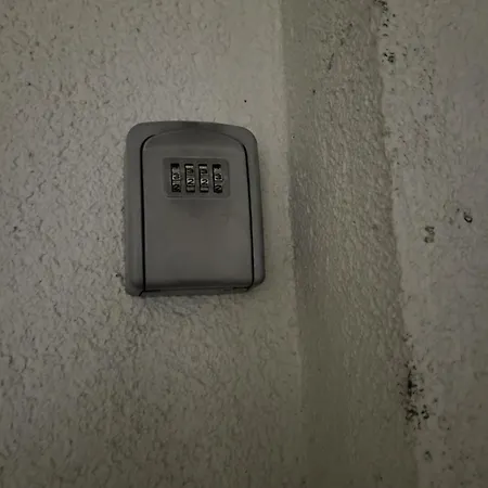 Four Room's Apartment *